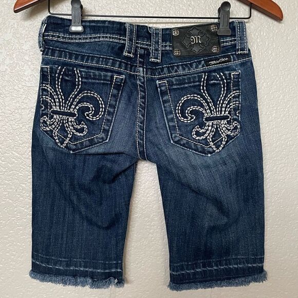 Miss Me Fleur de Lis Embellished Pocket Denim Bermuda Jean Shorts 25 - Picture 2 of 3